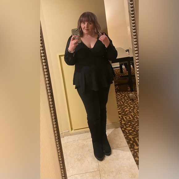 Meet your Posher, Blushing - Picture 3 of 4